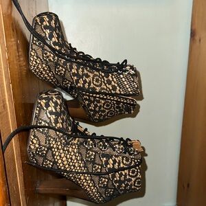 Elegant Black and Tan Lace-Up Women's Shoes